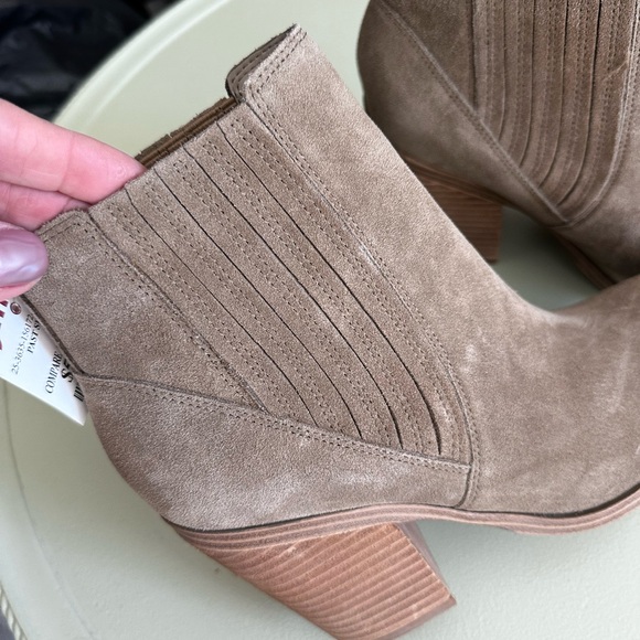 Marc Fisher Booties - Picture 4 of 4